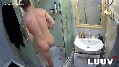 Me encanta una ducha rápida antes de tener sexo frente a la cámara