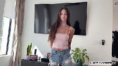 Accidentalmente le hago creampie a mi caliente hermanastra de dieci