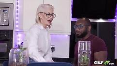 A la abuela le encantan las pollas negras grandes porno interracial hardcore de abuelas