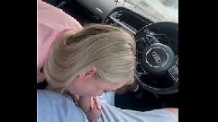 Madrastra joven hace la mejor mamada en público&solcoche