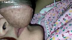 Mamá estaba descansando y su hijastro vino a follarla