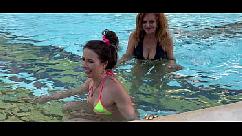 Vacaciones en casa con mi madrastra y su mejor amiga parte tráilers