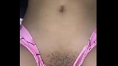 Mi padrastro se pone muy caliente con mi pijama y se corre en mi cama