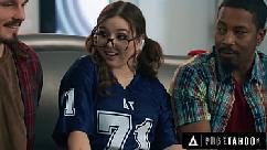 Tabú puro la joven traviesa leana lovings seduce a los mejores amigos de su padrastro