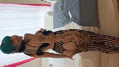 Chica gótica de grandes tetas en lencería negra de telaraña chupa y folla rápidamente
