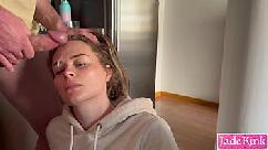 Humillación facial casera de linda novia